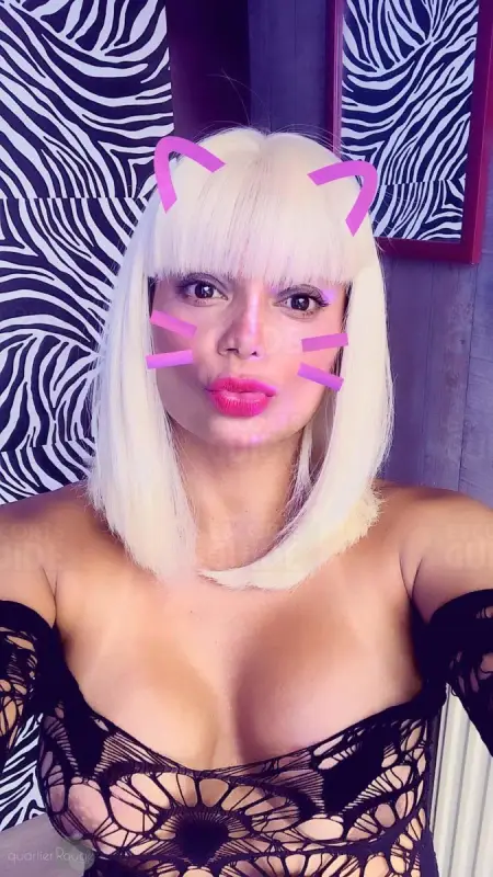 C'est moi la maîtresse suceuse de sperme !
