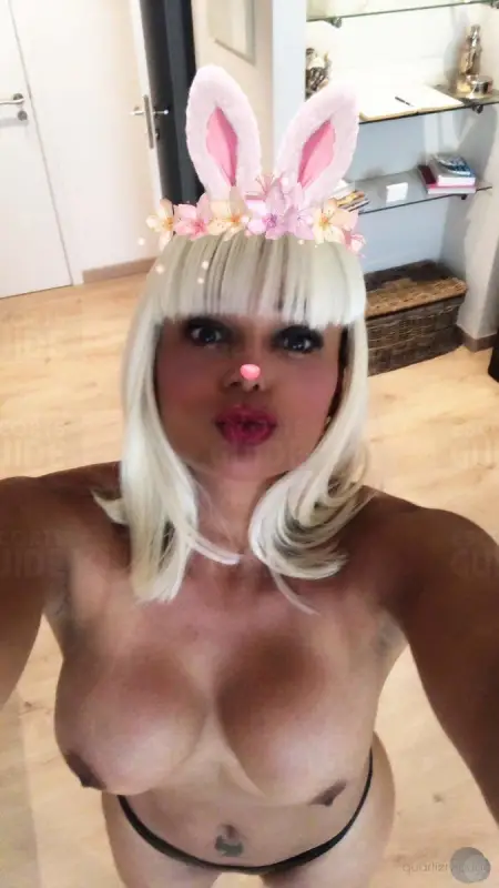 C'est moi la maîtresse suceuse de sperme !