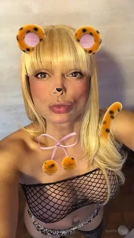 C'est moi la maîtresse suceuse de sperme !
