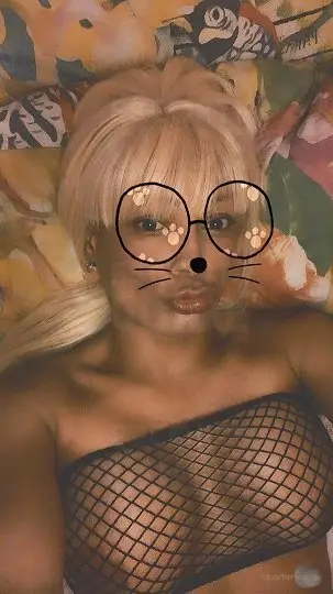 C'est moi la maîtresse suceuse de sperme !