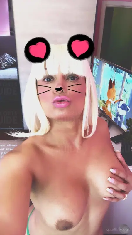 C'est moi la maîtresse suceuse de sperme !