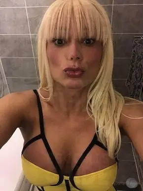 C'est moi la maîtresse suceuse de sperme !