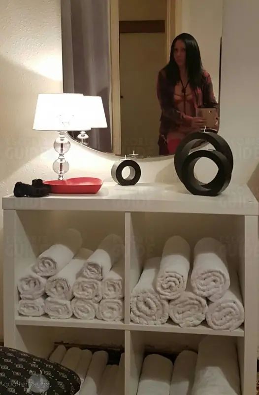 Je t'attend avec lingerie très sexy, et de hauts talons!