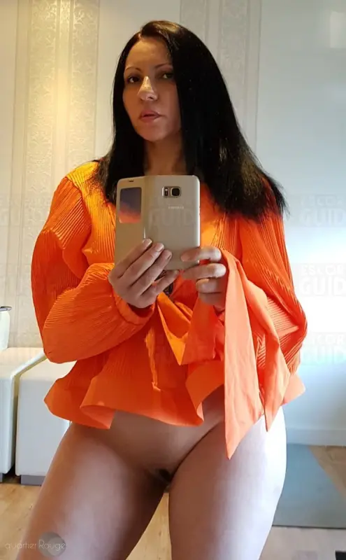 Je t'attend avec lingerie très sexy, et de hauts talons!