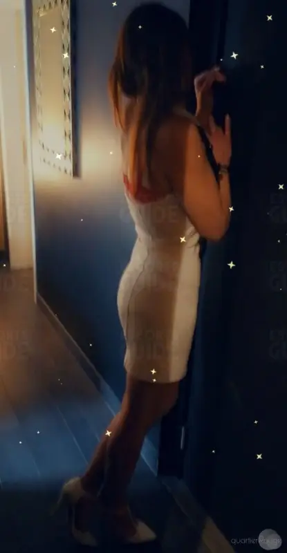 Lara *** Douce, câline et féminine pour messieurs courtois