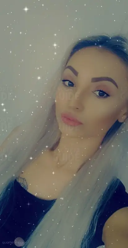 Eva jolie blonde sur Liège. Des retours a LIEGE