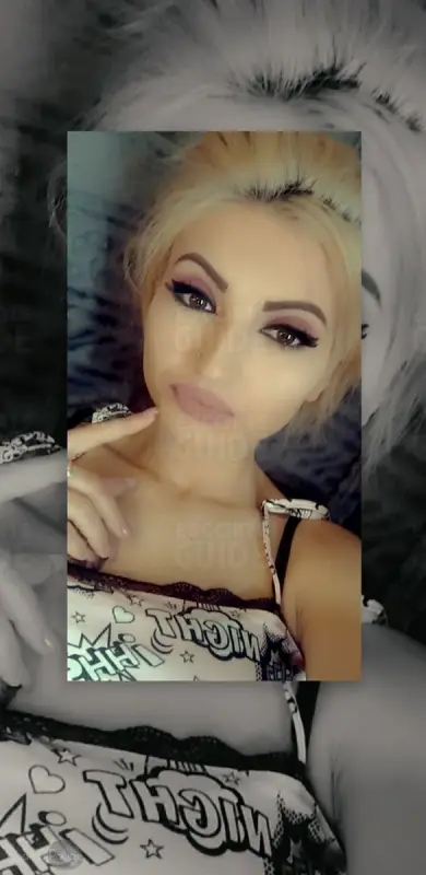 Eva jolie blonde sur Liège. Des retours a LIEGE