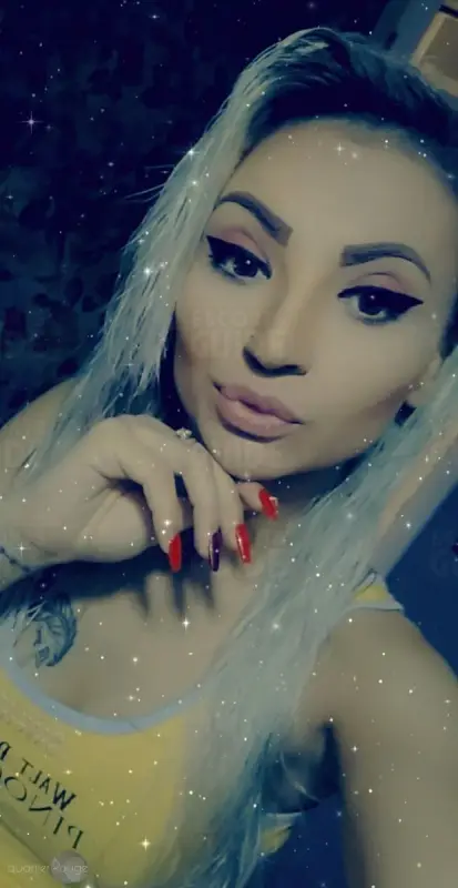 Eva jolie blonde sur Liège. Des retours a LIEGE