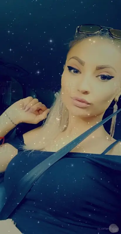 Eva jolie blonde sur Liège. Des retours a LIEGE