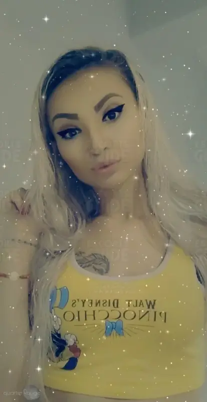 Eva jolie blonde sur Liège. Des retours a LIEGE