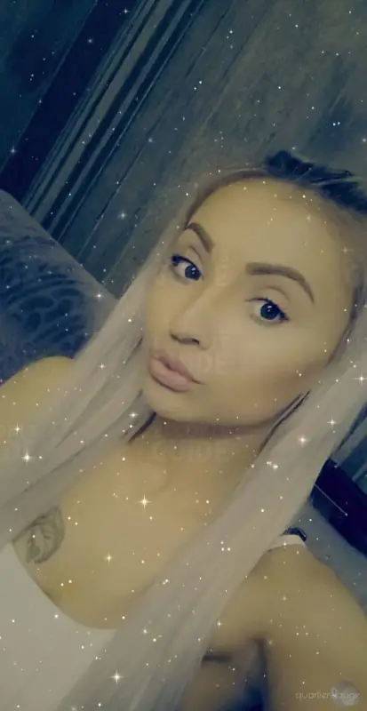 Eva jolie blonde sur Liège. Des retours a LIEGE