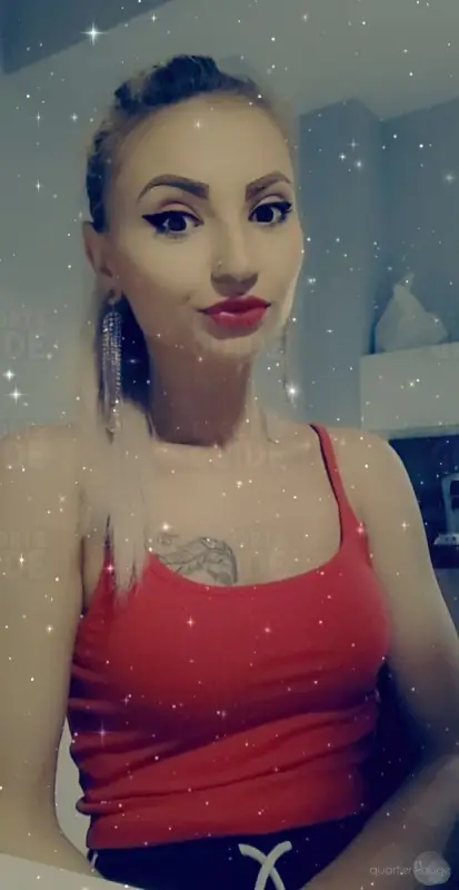 Eva jolie blonde sur Liège. Des retours a LIEGE
