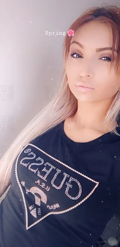 Eva jolie blonde sur Liège. Des retours a LIEGE