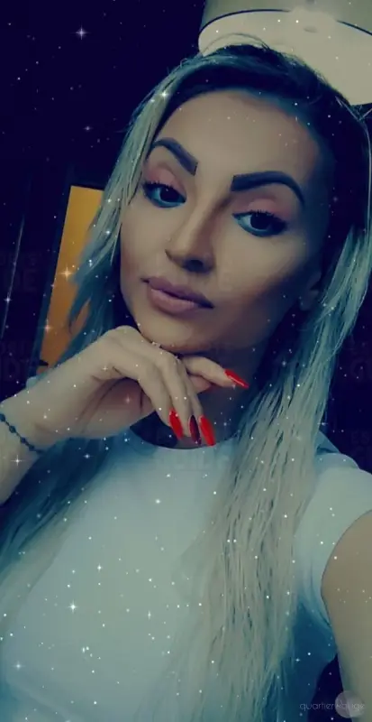 Eva jolie blonde sur Liège. Des retours a LIEGE