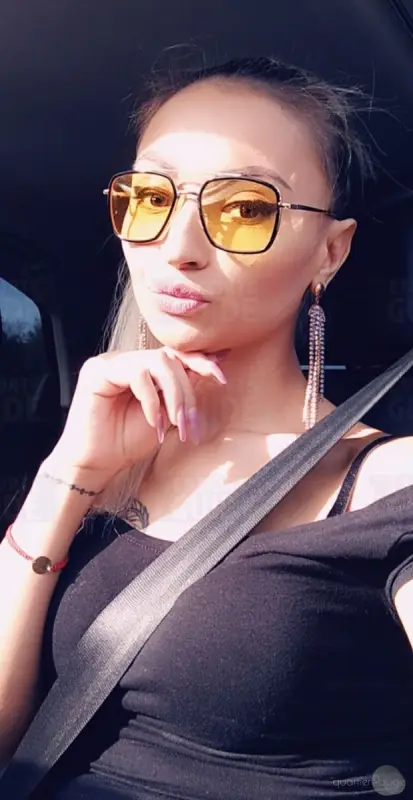 Eva jolie blonde sur Liège. Des retours a LIEGE