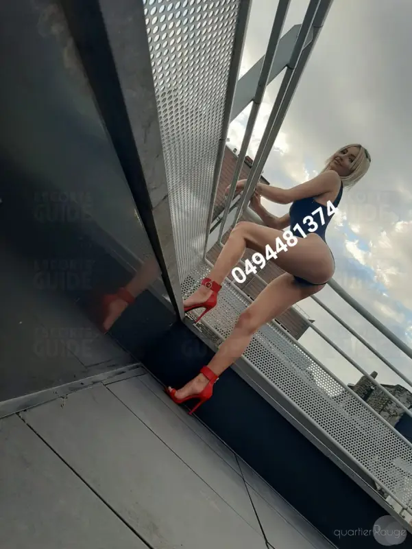 Eva jolie blonde sur Liège. Des retours a LIEGE