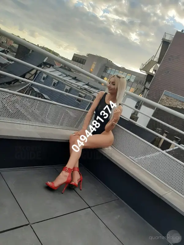 Eva jolie blonde sur Liège. Des retours a LIEGE