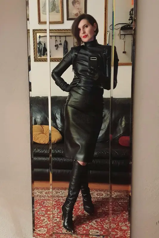 Mistress Elena (Real Dominatrix / BDSM)
