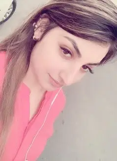 Laila Busty Girl