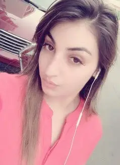 Laila Busty Girl
