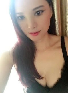 Cherry Nuru B2B Massage