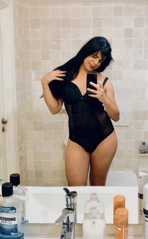 Yakeline Latina Xxl