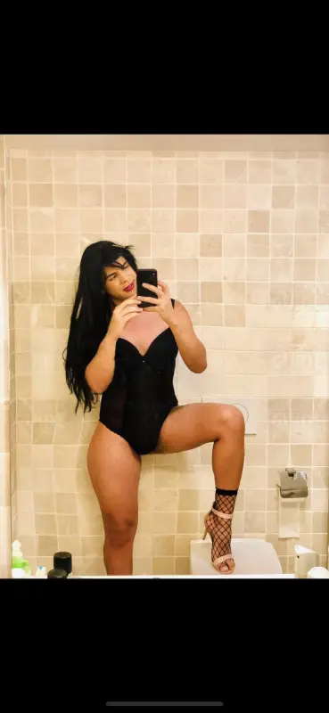 Yakeline Latina Xxl