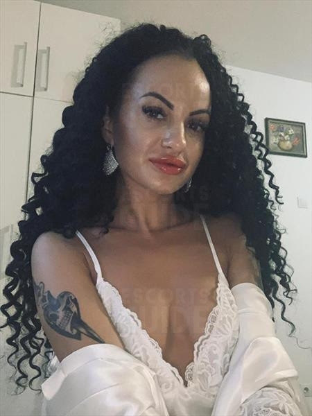 Gina Anal Queen